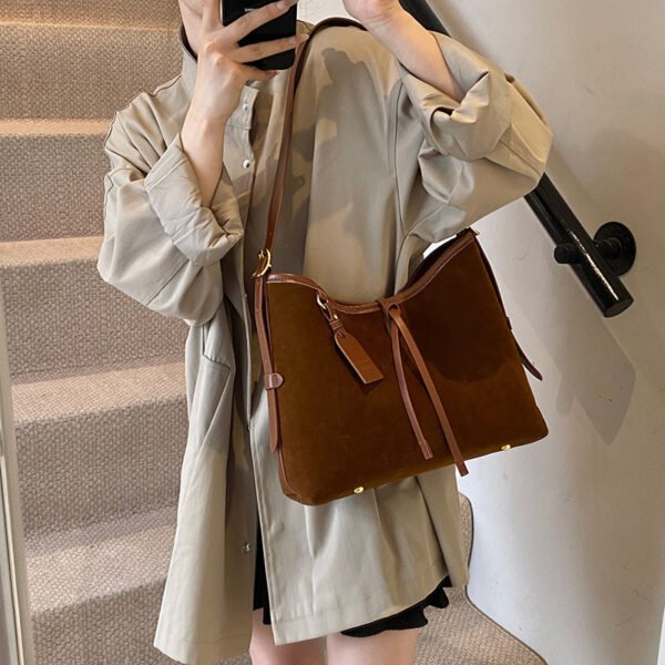 حقيبة كتف نسائية كبيرة الحجم بطبعة جلد النمر