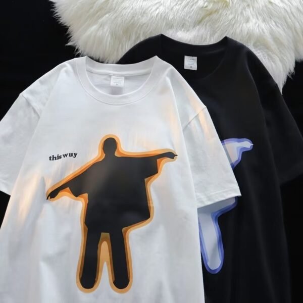 قميص فضفاض مطبوع عليه شخصية أزياء رجالية