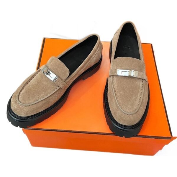 حذاء كاجوال نسائي بكعب عالٍ مزود بقفل معدني