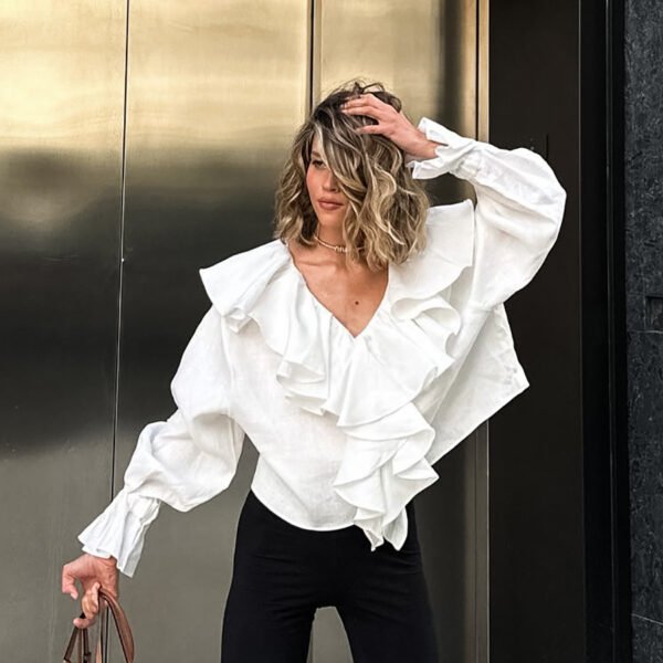 قميص نسائي أنيق وعصري يناسب جميع الأذواق