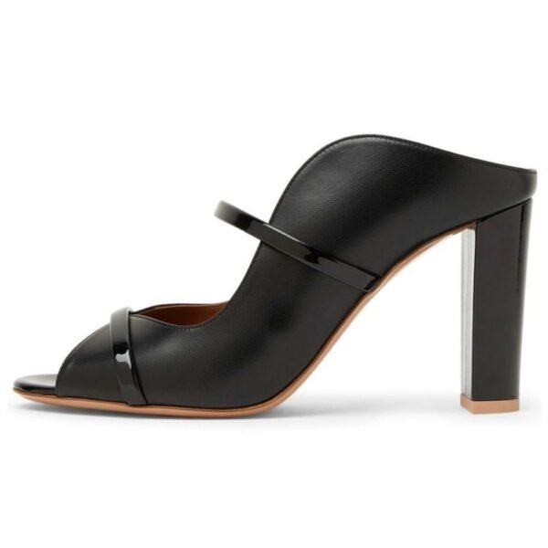 صنادل عصرية بغطاء معدني للنساء