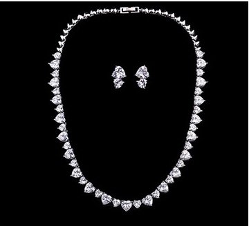 طقم إكسسوارات مكون من قطعتين، قلادة وأقراط، مصنوع من الزركون