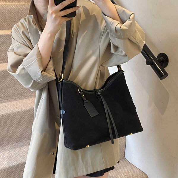 حقيبة كتف نسائية كبيرة الحجم بطبعة جلد النمر