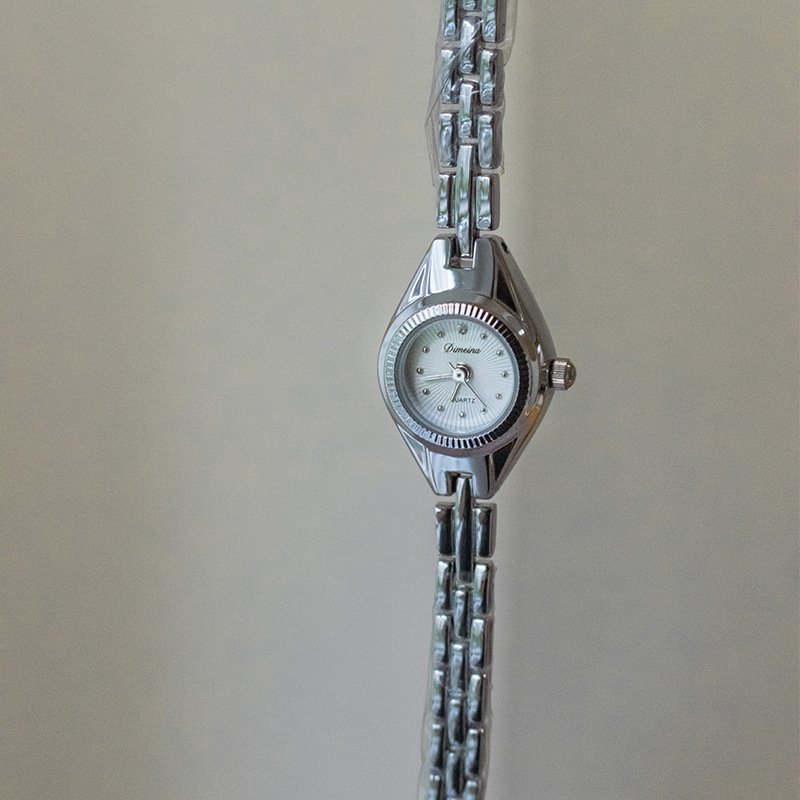 ساعة نسائية كاجوال بتصميم ريترو على شكل عين حصان وشرائط نحاسية من منتصف العصور القديمة