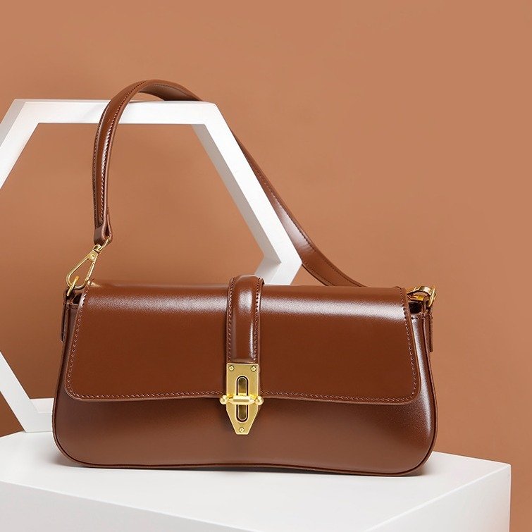 cb72cfd8-21f9-4938-927b-ad4ee0e2c1ea.jpg حقيبة كروس بودي نسائية من الجلد بتصميم Wild Baguette من Advanced Texture