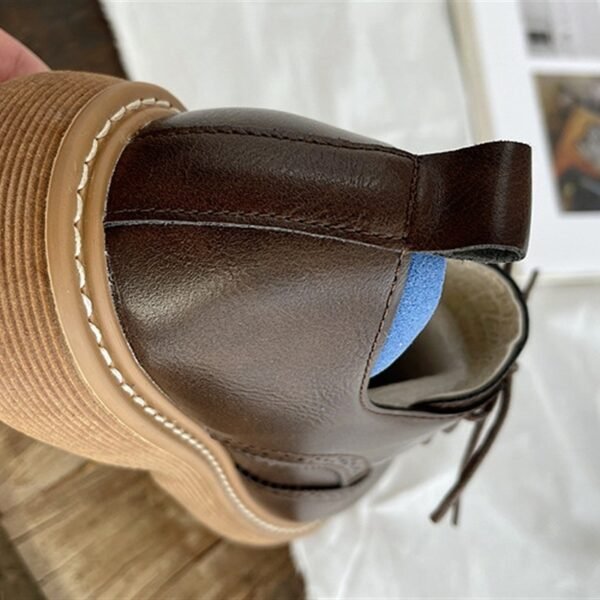 حذاء نسائي من الجلد المجوف ذو رباط وكعب سميك بتصميم كلاسيكي