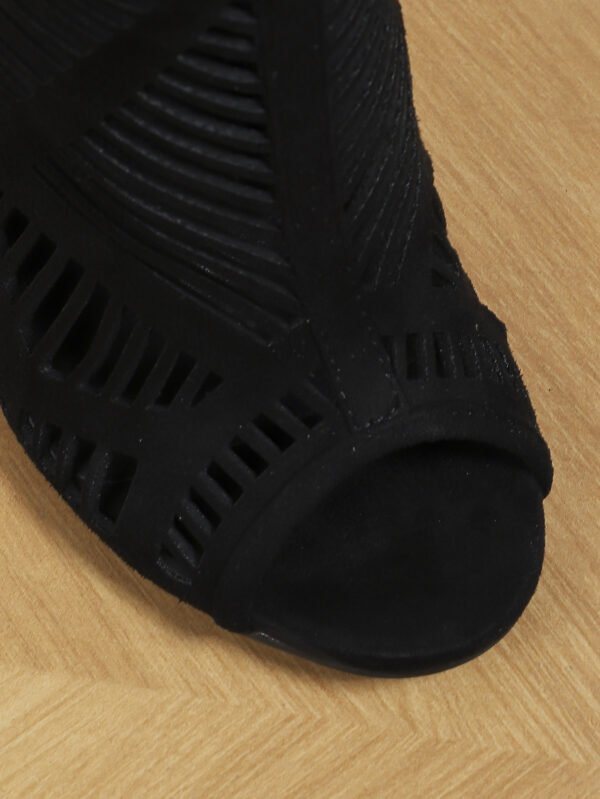 صندل أنيق مثير بأصابع مستديرة ومفتوحة من الأمام ومجوف بالليزر بطول 11 سم