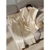 f1e9b10e-0dfe-48d2-a75f-2928079464a5.jpg طقم بلوزة وبنطال شبابي أنيق على الطراز الغربي بلون الشمبانيا
