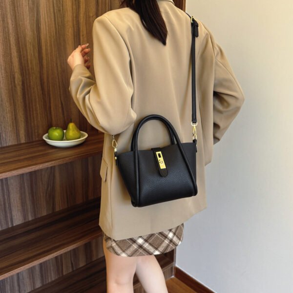 حقيبة كتف محمولة على شكل دلو تحت الإبط