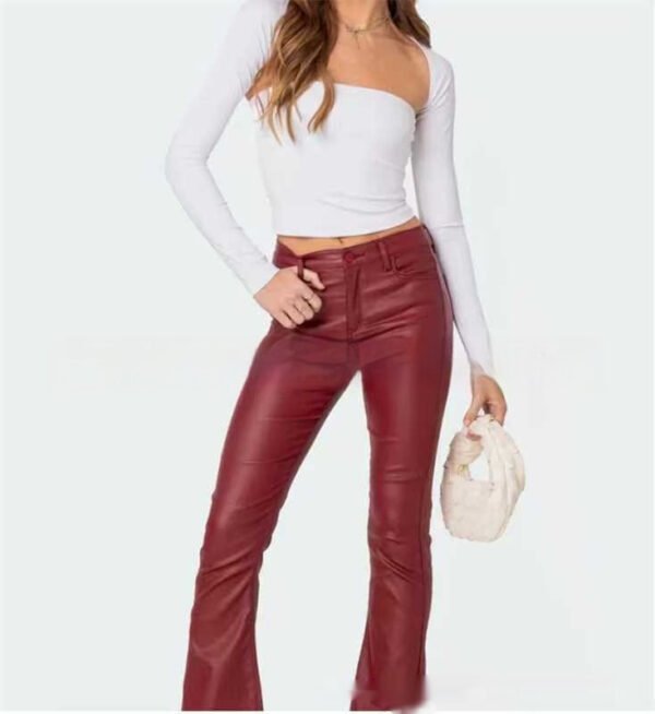 بنطلون جينز نسائي من الجلد بتصميم جرس من الأسفل