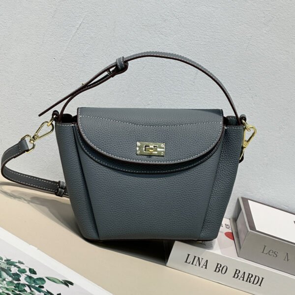 حقيبة كتف فاخرة عالية الجودة بلون الماكرون الفاتح