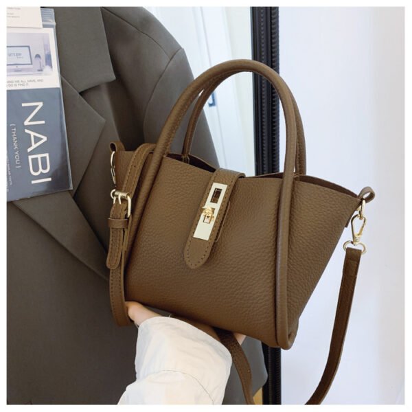 حقيبة كتف محمولة على شكل دلو تحت الإبط