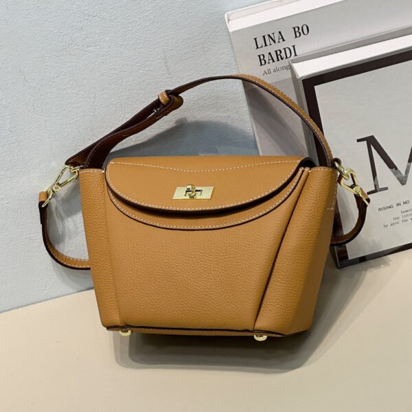 حقيبة كتف فاخرة عالية الجودة بلون الماكرون الفاتح