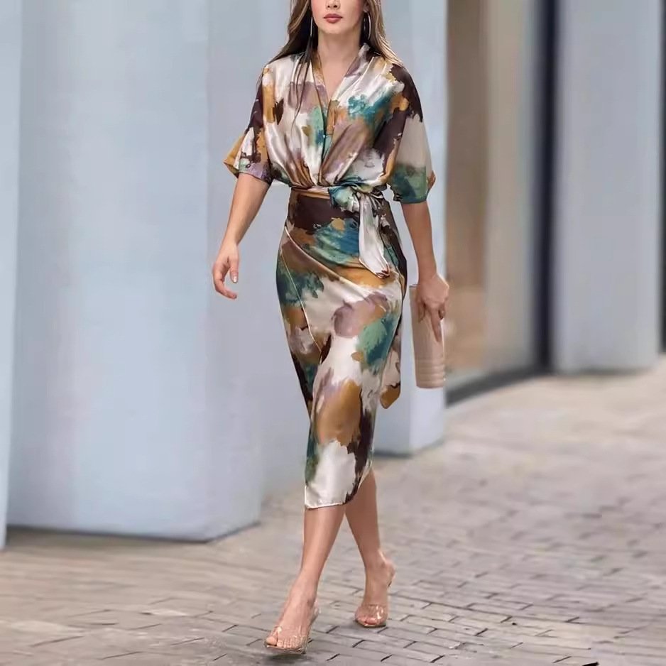 9d3c58d3-9b81-4d40-b32b-740cad28025f.jpg فستان صيفي جديد بطبعة على الخصر وفتحة رقبة على شكل حرف V