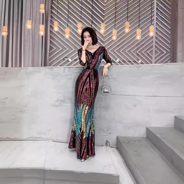 cbd1d332-69d1-4467-9969-4cd799782509.jpg فستان ذيل السمكة الجميل الجديد