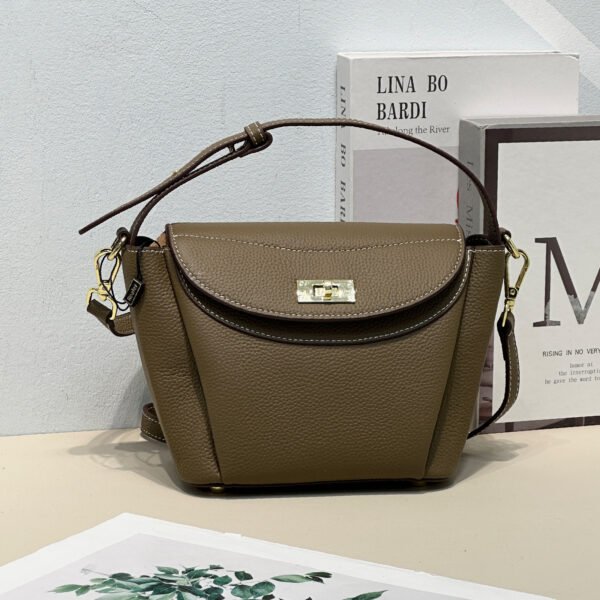 حقيبة كتف فاخرة عالية الجودة بلون الماكرون الفاتح