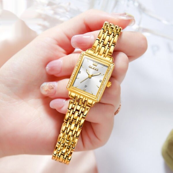44e2c7fb-200e-41d2-a40c-a732c094b750_fine.jpeg ساعة نسائية أنيقة مربعة الشكل تعمل بالكوارتز، مناسبة لجميع الإطلالات