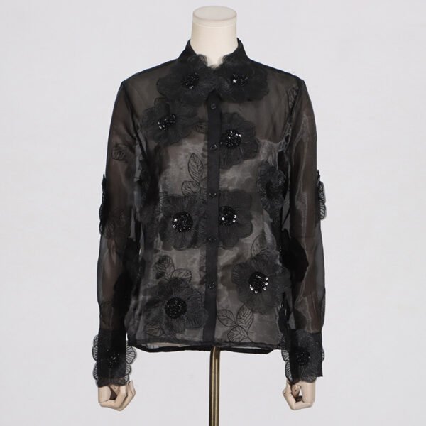 قميص بولو عصري بياقة بولو وتطريز أورجانزا صناعي ثقيل وزهور ثلاثية الأبعاد وخياطة ترتر وإحساس بالتصميم