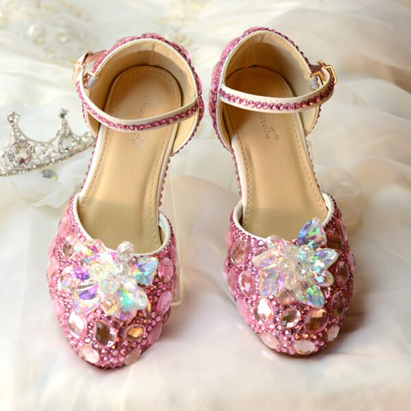 أحذية بكعب عالٍ مرصعة بالكريستال، عرض رائع للفتيات