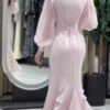 d0325d31-184e-44c0-99f6-08df87098e47.jpg فستان أنيق بأكمام طويلة مزين بالزهور على شكل ذيل السمكة