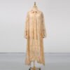 e1bf9506-2d8e-451c-9548-1060bd2b2749.jpg فستان طويل الأكمام فضفاض مكشكش مطرز على الطراز الفيتنامي، متين وثقيل الوزن
