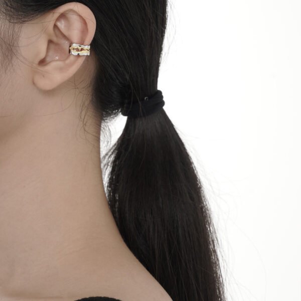 مشبك أذن E5182 من الفضة الإسترلينية S925 بتصميم فتاة رائعة وجذابة بلونين