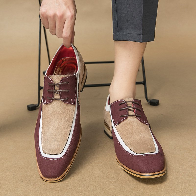 أحذية رجالية عصرية وأنيقة على الطراز البريطاني، مناسبة للارتداء اليومي.