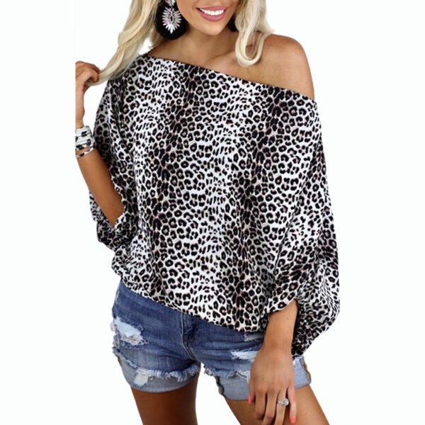 تيشيرت نسائي مطبوع بياقة مائلة وأكمام قصيرة مكشوفة الكتفين، بتصميم كاجوال