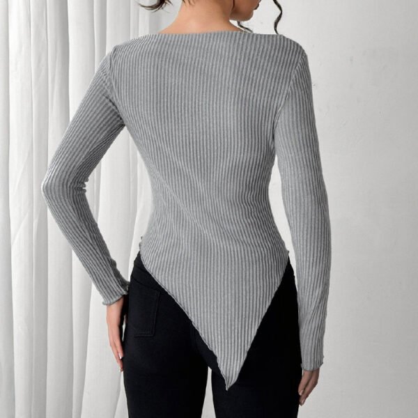 3c71ddd2-0189-47ba-8a36-7d540d7de02b.jpg بلوزة نسائية أنيقة بلون موحد محبوكة للاستخدام اليومي