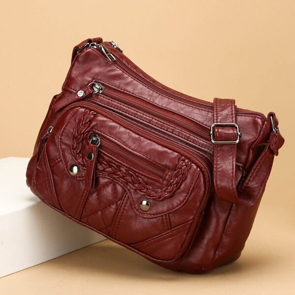 حقيبة كتف من الجلد الناعم ذو الملمس المتطور