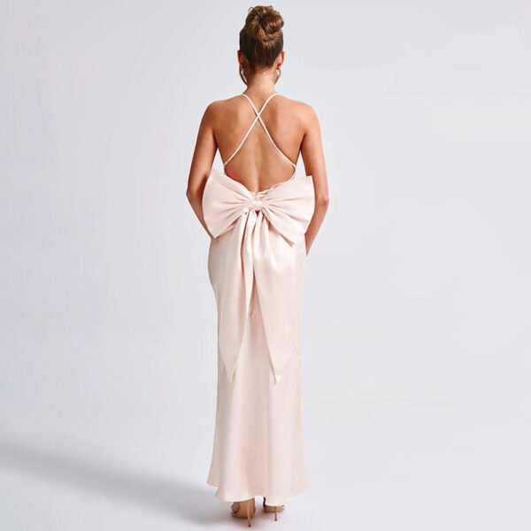 فستان أنيق وجذاب من الساتان مزين بفيونكة