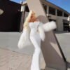 فستان أبيض طويل الأكمام مكشوف الكتفين بتصميم أنبوبي مطوي