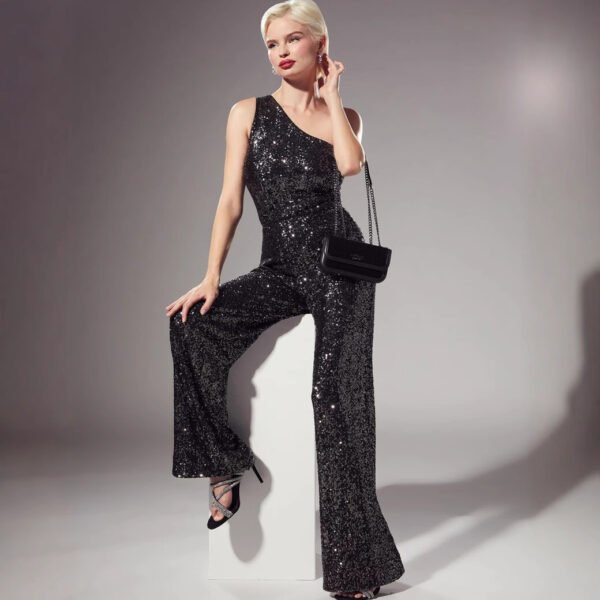 جمبسوت نسائي بدون أكمام بقصة ضيقة وحزام وكتف واحد مزين بالترتر