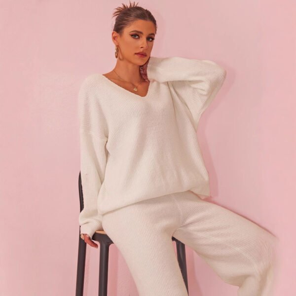 بدلة طويلة الأكمام محبوكة بخطوط غائرة ومصقولة