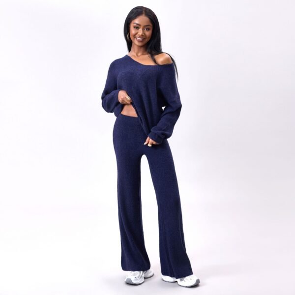 بدلة طويلة الأكمام محبوكة بخطوط غائرة ومصقولة