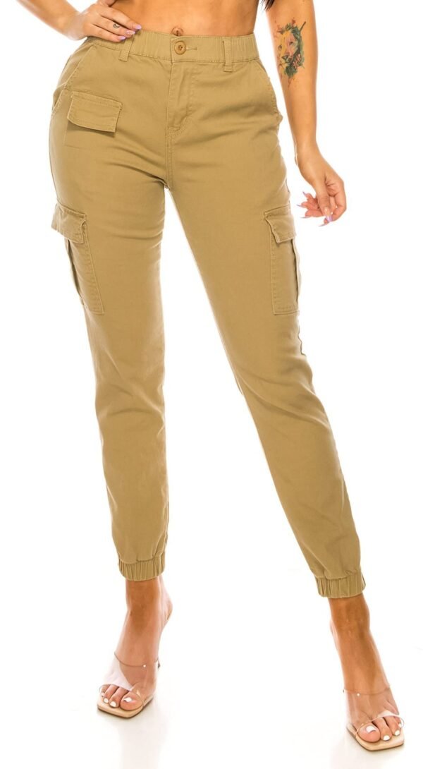 أفرول نسائي متعدد الجيوب بتصميم مطاطي