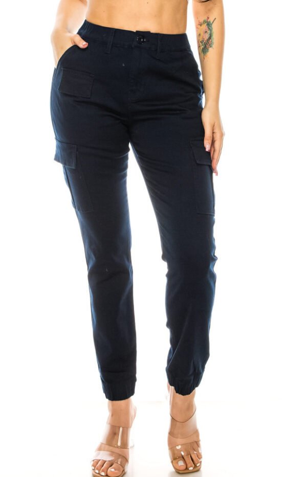 أفرول نسائي متعدد الجيوب بتصميم مطاطي