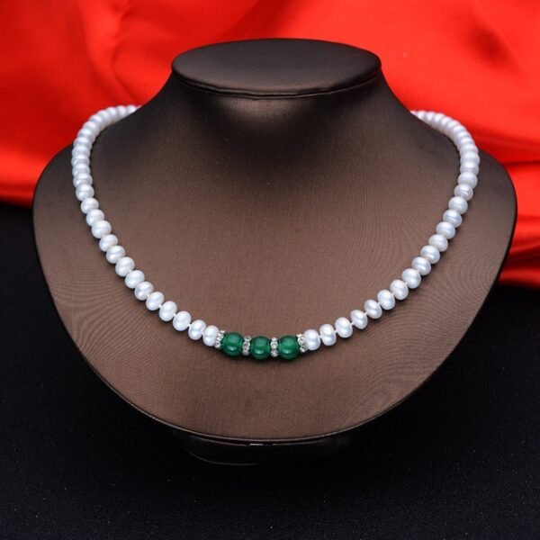 طقم عقد وسوار وأقراط من العقيق واللؤلؤ