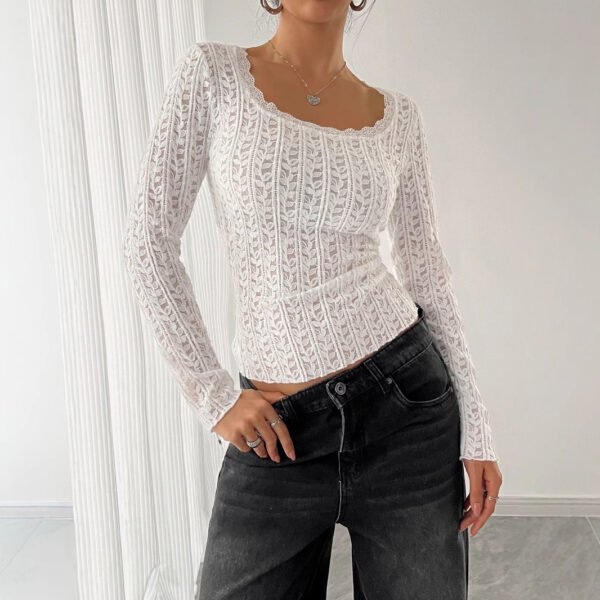 8657247e-3df3-4f79-a83f-9bc7b79dd3a4-2.jpg تيشيرت نسائي ضيق بأكمام طويلة وياقة على شكل حرف U من الدانتيل