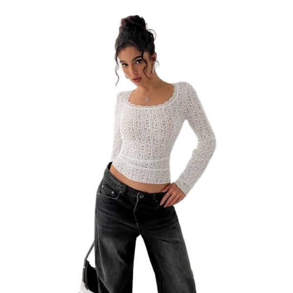 8d1c21c0-71cf-4934-b363-fa3be245dfb8-2.jpg تيشيرت نسائي ضيق بأكمام طويلة وياقة على شكل حرف U من الدانتيل
