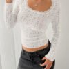 f3d6614e-7335-44e5-b532-17a6314fa93c-12.jpg تيشيرت نسائي ضيق بأكمام طويلة وياقة على شكل حرف U من الدانتيل