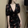 1622099776970-1.jpg فستان نسائي مزين بالكشكشة والزهور على الطراز الفرنسي