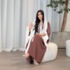 فستان من الساتان بتصميم مرقع بألوان متناقضة