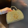 حقيبة سهرة نسائية من المعدن المرصع بأحجار الراين وبتصميم منقوش